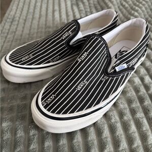 Only worn once, too small for me